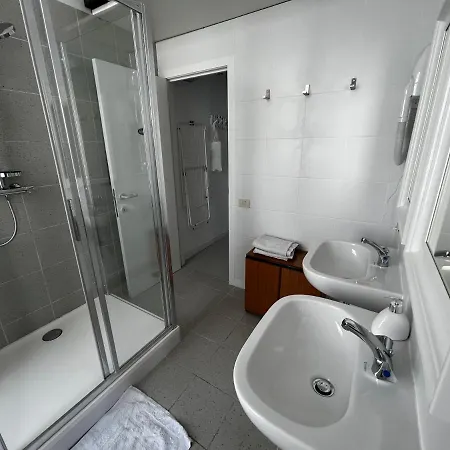 Apartment Chic & Cosy In 300m From Beach Free P In Street